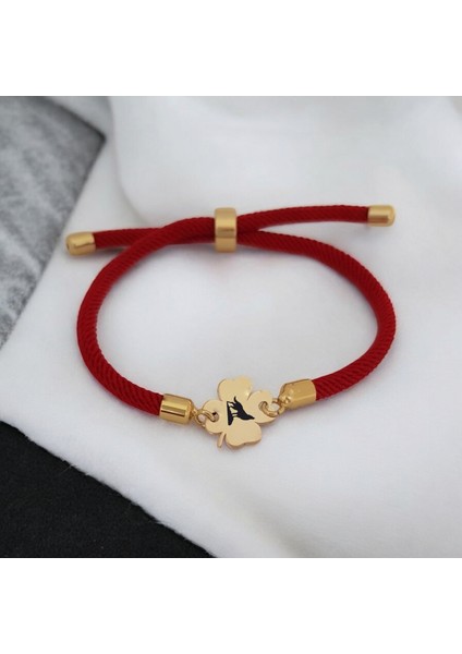 14 Ayar Altın Plakalı Özel Çiçek Desenli, Kırmızı Örgü Det Ayıyla Bozkurt Sembollü Bileklik, Güçlü ve Cesur Duruşuyla Gençlere ve Ergenlere Asil Bir Hediye!