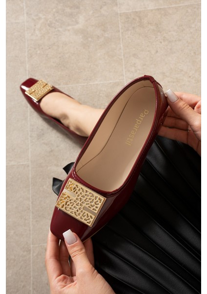 Atty Kadın Parlak Gold Kare Toka Detaylı Kare Burunlu Bordo Rugan Babet