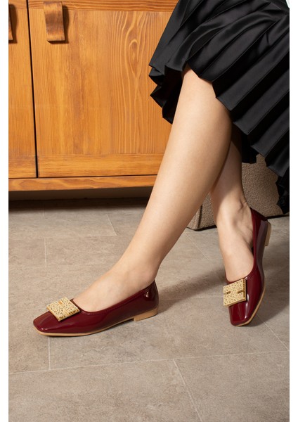 Atty Kadın Parlak Gold Kare Toka Detaylı Kare Burunlu Bordo Rugan Babet fiyatları