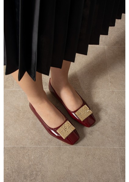 Atty Kadın Parlak Gold Kare Toka Detaylı Kare Burunlu Bordo Rugan Babet fırsatları