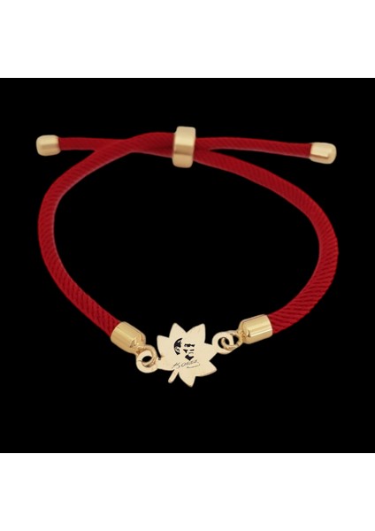 14 Ayar Altın Plakalı Özel Yaprak Figürlü, Kırmızı Örgü Det Ayıyla Atatürk Sembollü Bileklik, S Aygı Dolu Tasarımıyla Gençlere ve Ergenlere Gurur Verici ve Tarihi Bir Hediye!