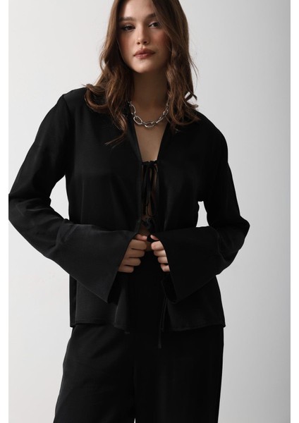 Önden Biyeli Bluz ve Pantolon Takım