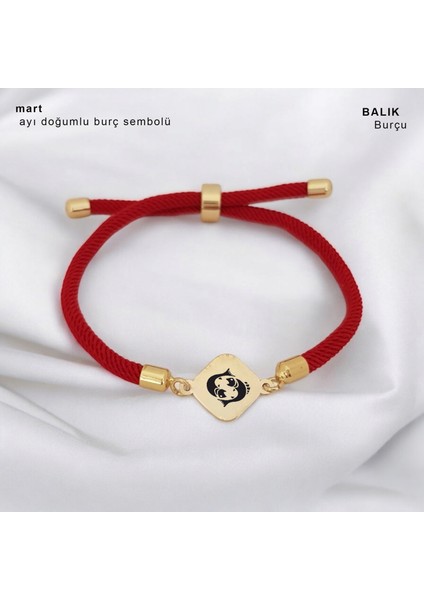 14 Ayar Plakalı Altın Özel Eşkenar Dörtgenli, Kırmızı Örgü Det Ayıyla Burçlar Sembolü Bileklik, Mistik ve Etkileyici Tasarımıyla Gençler ve Ergenler İçin Muazzam Bir Hediye!