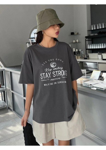 Kadın / Kız Füme Oversize T-Shirt Stay Strong Baskılı