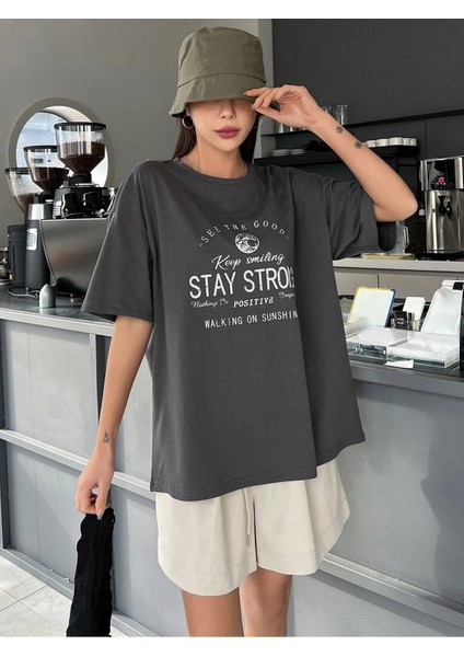 Kadın / Kız Füme Oversize T-Shirt Stay Strong Baskılı fırsatları