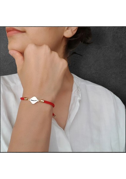 14 Ayar Altın Plakalı Özel Eşkenar Dörtgenli, Kırmızı Örgü Det Ayıyla Zülfikar Sembollü Bileklik, Kararlılık ve Gücü Temsil Eden Tasarımıyla Gençler ve Ergenler İçin Ilham Verici Bir Hediye! fiyatları