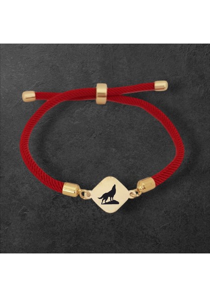 Altın Plakalı 14 Ayar Özel Eşkenar Dörtgenli, Kırmızı Örgü Det Ayıyla Bozkurt Sembollü Bileklik, Cesaret ve Asaletin Sembolü Olarak Gençler ve Ergenler İçin Güçlü Bir Hediye!