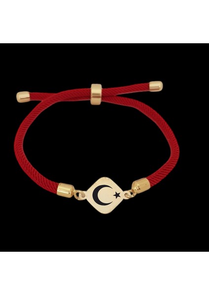 14 Ayar Altın Plakalı Özel Eşkenar Dörtgenli, Kırmızı Örgü Det Ayıyla Türkiye Ay Yıldız Sembollü Bileklik, Vatan Sevgisini Simgeleyen Tasarımıyla Gençler ve Ergenler İçin Gurur Verici Bir Hediye!