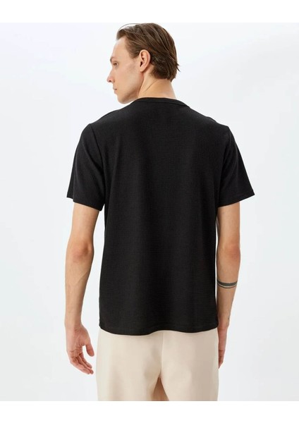 Kısa Kollu Etiket Detaylı Waffle Dokulu Siyah Erkek T-Shirt 5SAM10022HK fiyatları