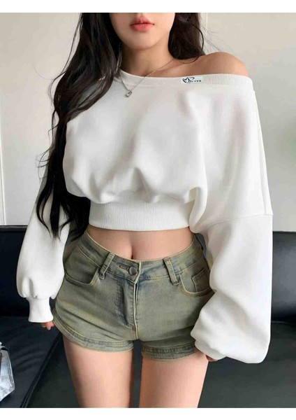 Bol Kesim Dazy Kadın Düz Renk Asimetrik Yaka Uzun Kollu Kırpılmış Sweatshirt