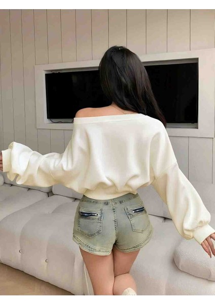 Bol Kesim Dazy Kadın Düz Renk Asimetrik Yaka Uzun Kollu Kırpılmış Sweatshirt