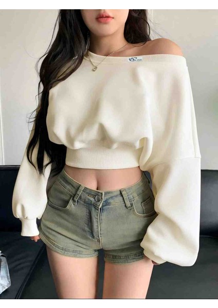 Bol Kesim Dazy Kadın Düz Renk Asimetrik Yaka Uzun Kollu Kırpılmış Sweatshirt