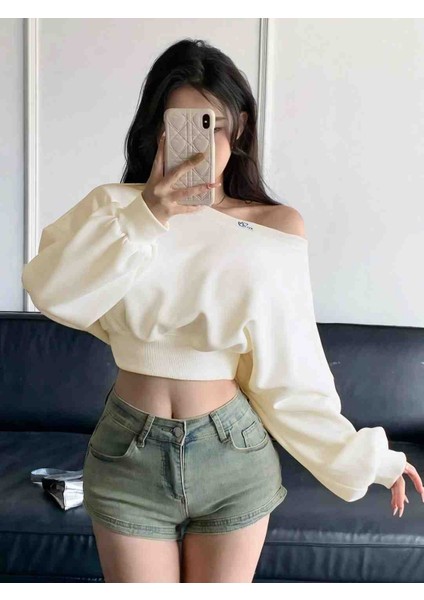 Bol Kesim Dazy Kadın Düz Renk Asimetrik Yaka Uzun Kollu Kırpılmış Sweatshirt
