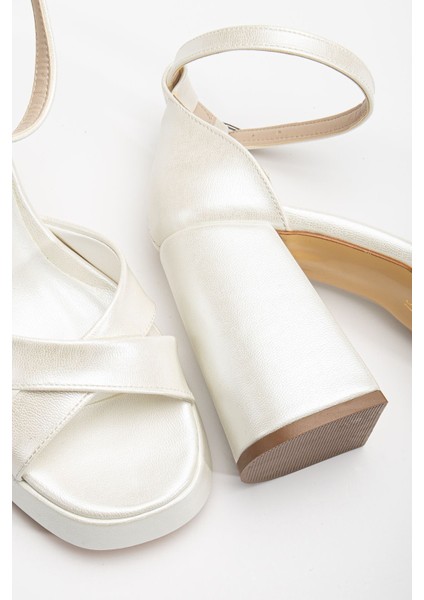 Pekin Beyaz Sedef Cilt Platformlu Açık Burunlu Kalın Topuklu Ayakkabı modelleri