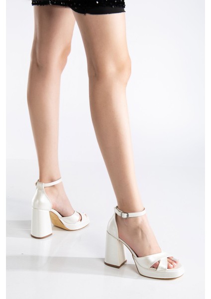 Pekin Beyaz Sedef Cilt Platformlu Açık Burunlu Kalın Topuklu Ayakkabı fırsatları