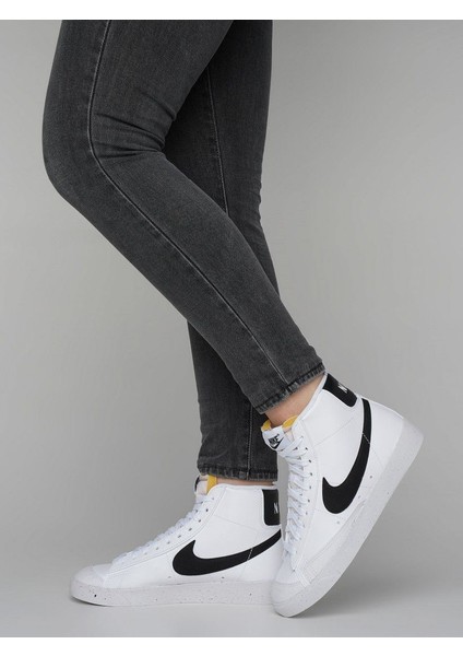 Blazer Mid '77 Next Nature Kadın Beyaz Deri Spor Ayakkabı DO1344-101