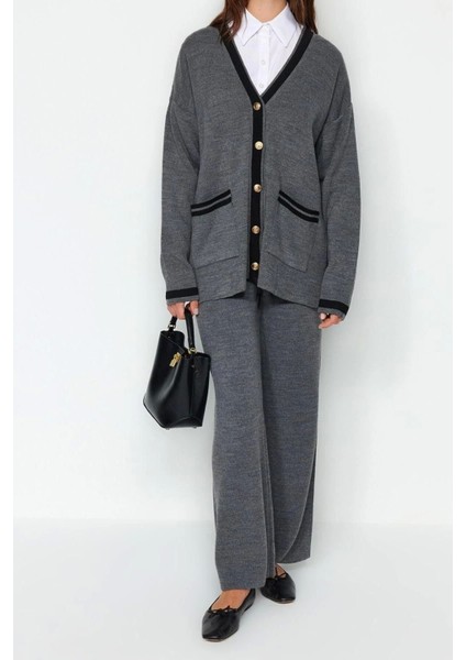 Moda Renk Bloklu V Yaka Düşük Kol Renk Bloklu Gold Düğmeli Cepli Hırka-Pantolon Triko Alt-Üst Takım