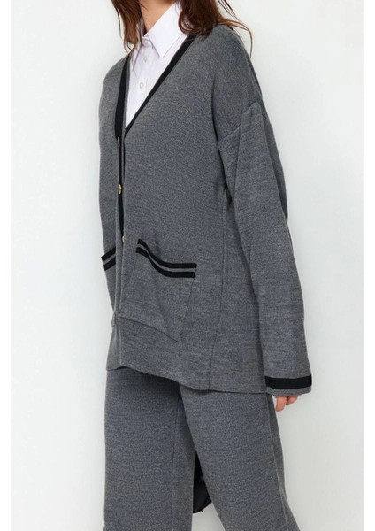 Moda Renk Bloklu V Yaka Düşük Kol Renk Bloklu Gold Düğmeli Cepli Hırka-Pantolon Triko Alt-Üst Takım modelleri