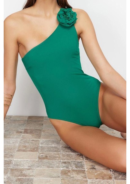 Kadın Moda Atma Kap Askılı Slip Yaka Zümrüt Yeşili Tek Omuz Çiçek Aplikeli Regular Mayo