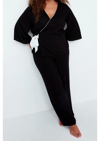 Tarz Rahat Büyük Beden Uzun Kollu Geniş Paça Yaka Bağlamalı Dokuma Pijama Takımı fiyatları