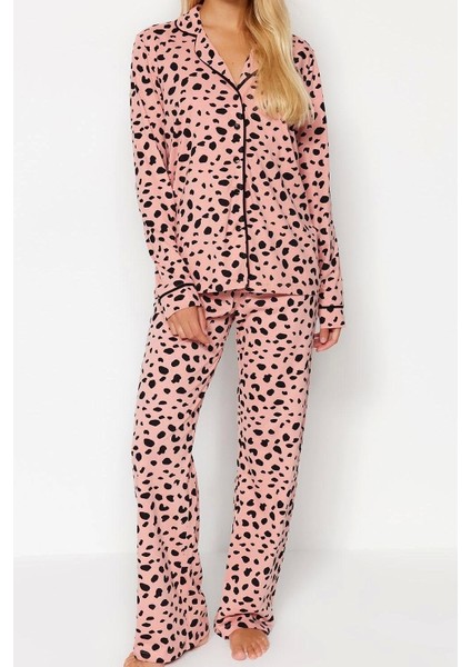 Tarz Rahat Uzun Kollu Boru Paça Bej Pamuklu Leopar Desenli Gömlek-Pantolon Örme Pijama Takımı