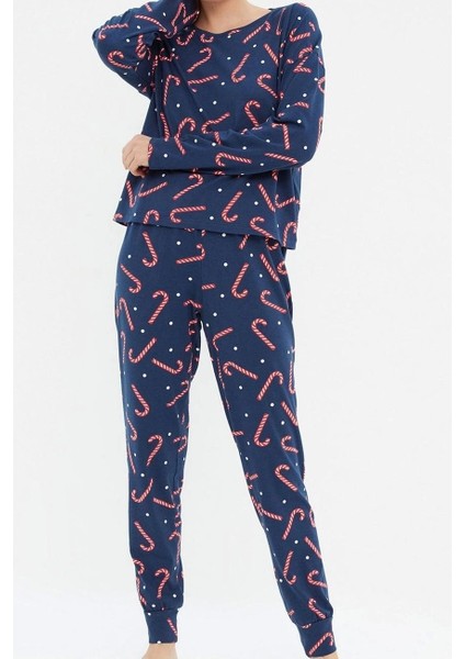 Tarz Rahat Uzun Kollu Boru Paça Pamuklu Yılbaşı Temalı Örme Pijama Takımı