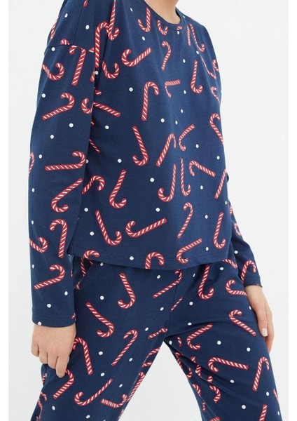 Tarz Rahat Uzun Kollu Boru Paça Pamuklu Yılbaşı Temalı Örme Pijama Takımı