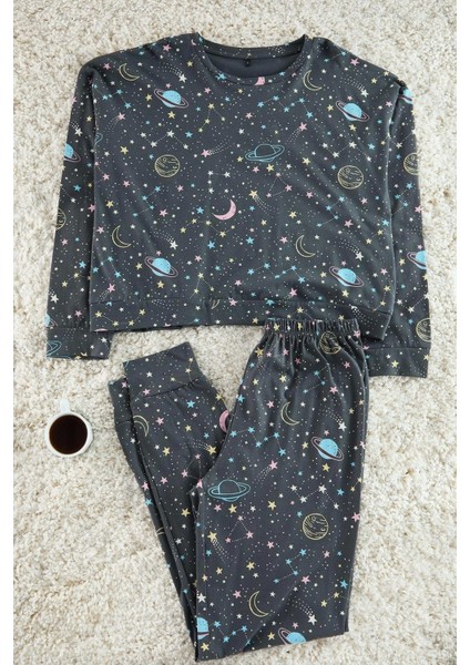 Tarz Rahat Uzun Kollu Lastikli Paça Pamuklu Galaksi Desenli Örme Pijama Takımı