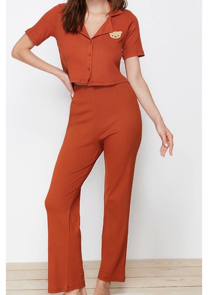 Tarz Rahat Kısa Kollu Boru Paça Düz Nakışlı Kaşkorse Örme Pijama Takımı