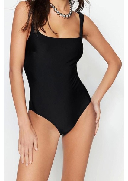 Kadın Moda Kapsız Askılı Carmen Yaka Siyah Regular Mayo modelleri