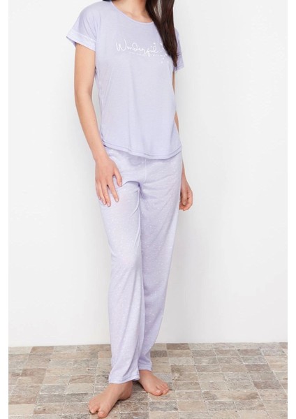 Tarz Rahat Kısa Kollu Boru Paça Pötikare ve Baskılı Örme Pijama Takımı