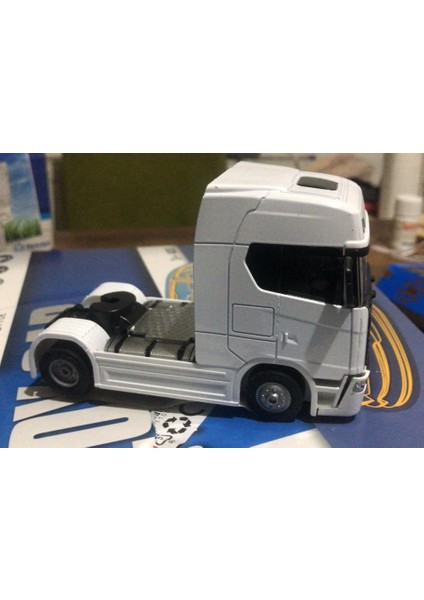 Oyuncak Metal Model Işıklı Sesli Beyaz Scania Tır Çek Bırak 12 cm modelleri