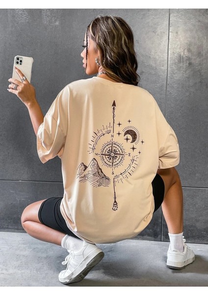 Kadın / Kız Bej Oversize T-Shirt Pusula Baskılı