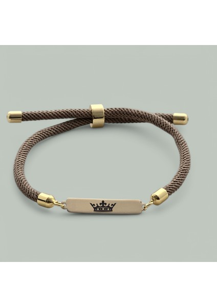 Altın Plakalı 14 Ayar Özel Dikdörtgen Figürlü ve Kalp Desenli, Kahve Örgülü Det Ayıyla Kraliçe Bilekliği, Zarif Tasarımıyla Gençlere ve Ergenlere Özel Bir Hediye!
