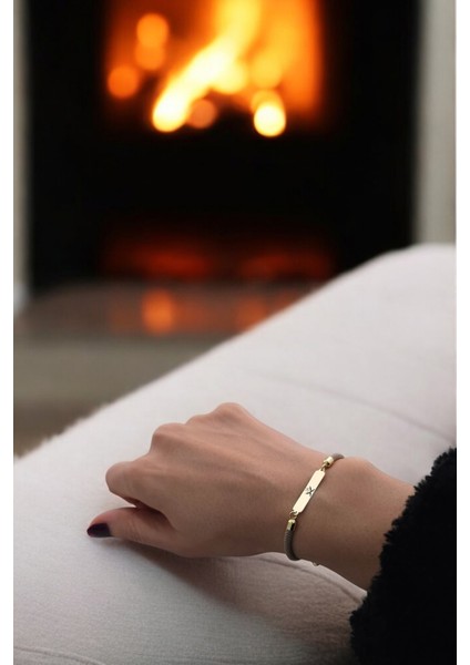 14 Ayar Altın Plakalı Özel Dikdörtgen Figürlü ve Kalp Desenli, Kahve Örgülü Det Ayıyla Zülfikar Bilekliği, Tarihi Bir Anlam Taşıyan Tasarımıyla Gençlere ve Ergenlere Özel Bir Hediye! fiyatları