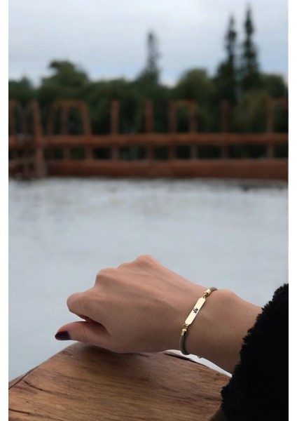 Altın Plakalı 14 Ayar Özel Dikdörtgen Figürlü ve Kalp Desenli, Kahve Örgülü Det Ayıyla Hz Ali Bilekliği, Manevi Derinliğiyle Gençlere ve Ergenlere Özel Bir Hediye! fiyatları