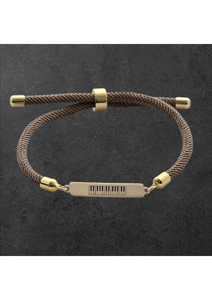 Altın Plakalı 14 Ayar Özel Dikdörtgen Figürlü ve Kalp Desenli, Kahve Örgülü Det Ayıyla Piyano Bilekliği, Müziğe Tutkulu Gençlere ve Ergenlere Sanatsal Bir Hediye!