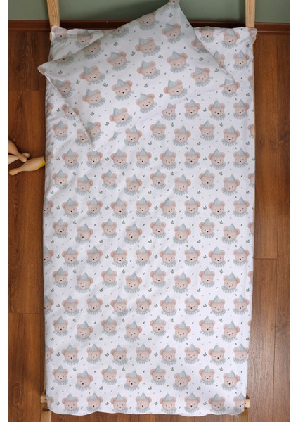 Organik Montessori Nevresim Seti (100X200) - Mavi Şapkalı Ayıcık