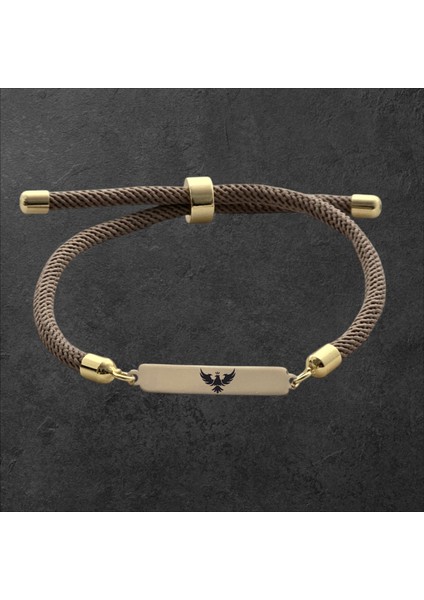 Altın Plakalı 14 Ayar Özel Dikdörtgen Figürlü ve Kalp Desenli, Kahve Örgülü Det Ayıyla Kartal Bilekliği, Özgürlüğü ve Gücü Temsil Eden Gençlere ve Ergenlere Güçlü Bir Hediye!