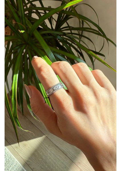 Lacivert Beyaz Zirkon Taşlı Ayarlanabilir Eye Göz Yüzük modelleri