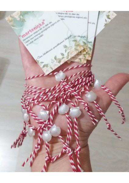 10 (On) Adet Marteniçka Kartlı Istiridye Marteniçka Bileklik fırsatları