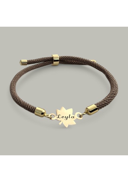 14 Ayar Altın Plakalı Özel Yaprak Figürlü, Kahve Örgülü Det Ayıyla İsimli Bileklik, Gençlere ve Ergenlere Özel Şık Bir Hediye!