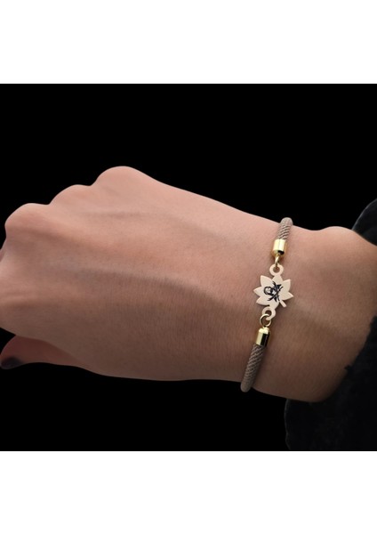 14 Ayar Plakalı Altın Özel Yaprak Figürlü, Kahverengi Örgülü Det Ayıyla Hz Ali Bilekliği, Gençlere ve Ergenlere Özel Huzur Veren Bir Hediye! fiyatları