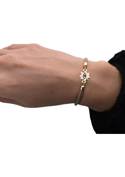 Altın Plakalı 14 Ayar Özel Yaprak Figürlü, Kahverengi Örgülü Det Ayıyla Göz Bilekliği, Gençlere ve Ergenlere Şık Bir Hediye! fiyatları