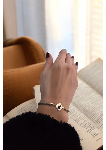 14 Ayar Plakalı Altın Özel Eşkenar Dörtgen Figürlü, Kahverengi Örgü Det Ayıyla Bozkurt Bilekliği, Gençlere ve Ergenlere Güçlü ve Asil Bir Hediye! fiyatları