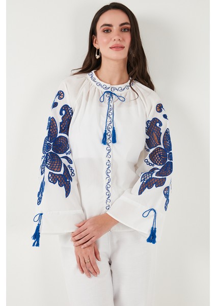 Nakışlı Oversize Fit Bağlamalı Hakim Yaka Gömlek Bayan Gömlek 676206 indirimleri