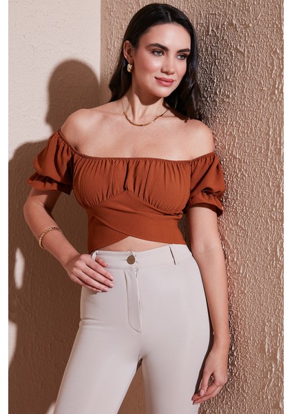 Regular Fit Madonna Yaka Bağlama Detaylı Crop Bluz Bayan Bluz 6527017