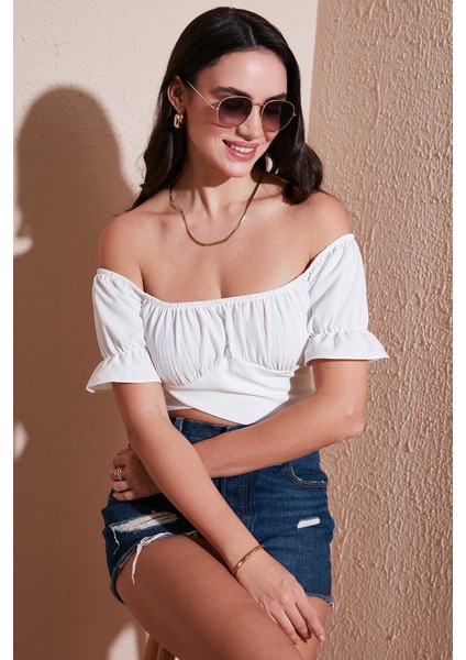 Regular Fit Madonna Yaka Bağlama Detaylı Crop Bluz Bayan Bluz 6527017