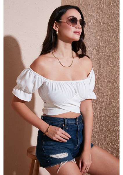 Regular Fit Madonna Yaka Bağlama Detaylı Crop Bluz Bayan Bluz 6527017