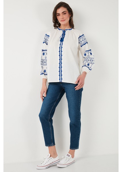 Nakış Işlemeli Pamuklu Oversize Fit Bağlamalı V Yaka Bluz Bayan Bluz 676271 modelleri